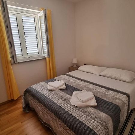 Apartments Miki Паг Екстериор снимка