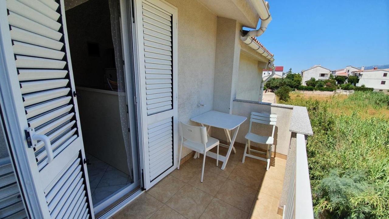 Apartments Miki Паг Екстериор снимка