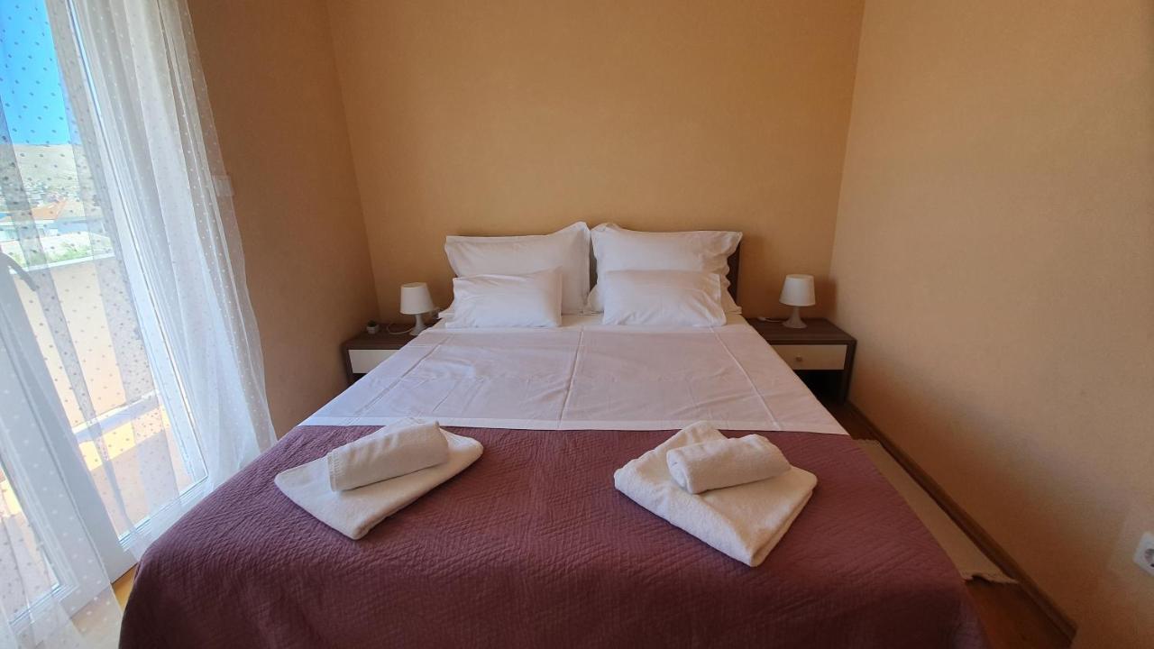 Apartments Miki Паг Екстериор снимка