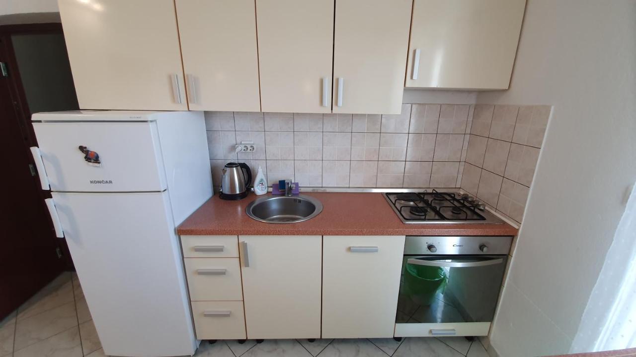 Apartments Miki Паг Екстериор снимка
