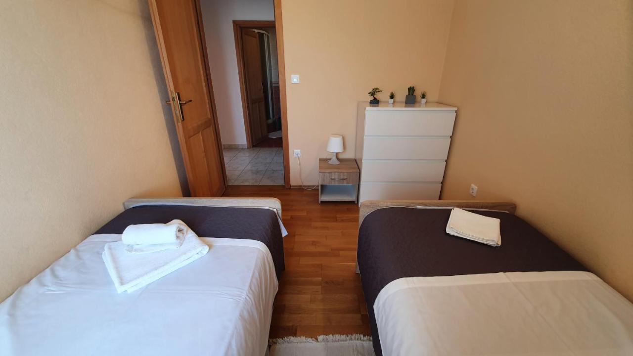 Apartments Miki Паг Екстериор снимка