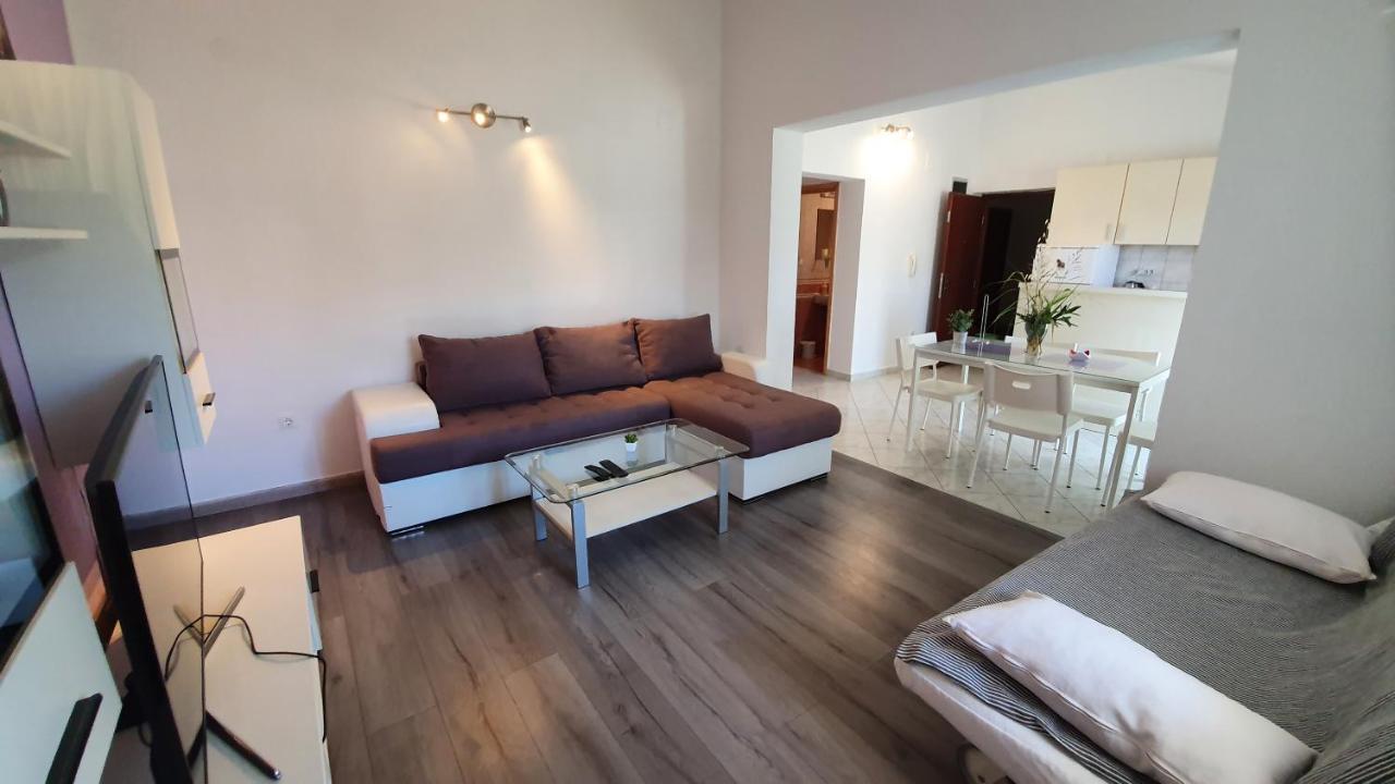 Apartments Miki Паг Екстериор снимка