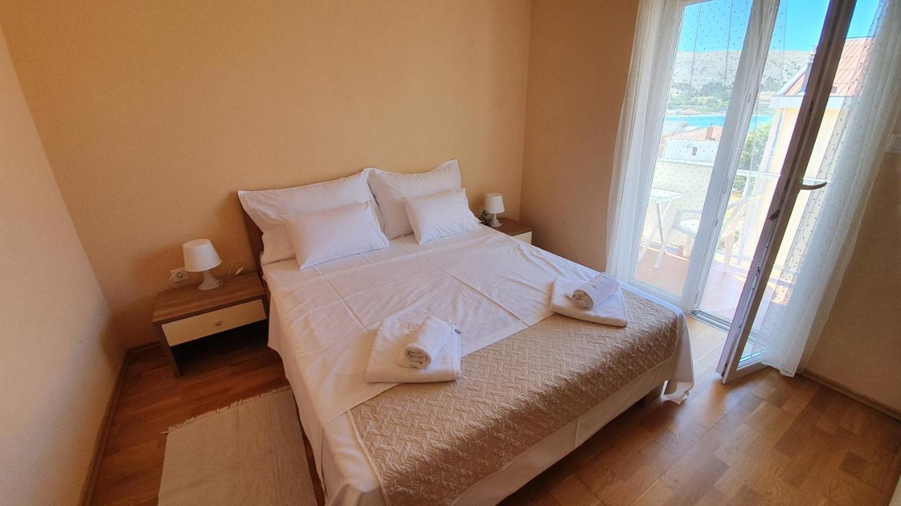Apartments Miki Паг Екстериор снимка