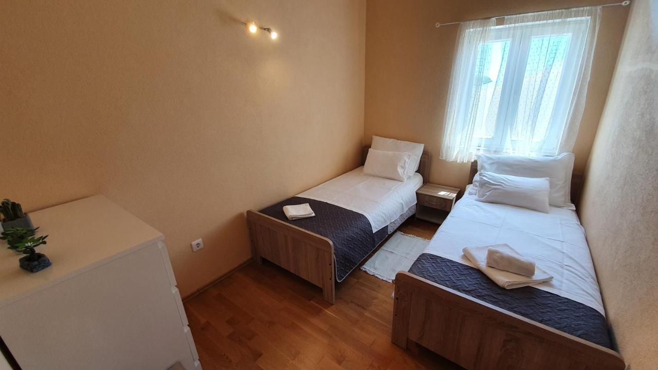 Apartments Miki Паг Екстериор снимка