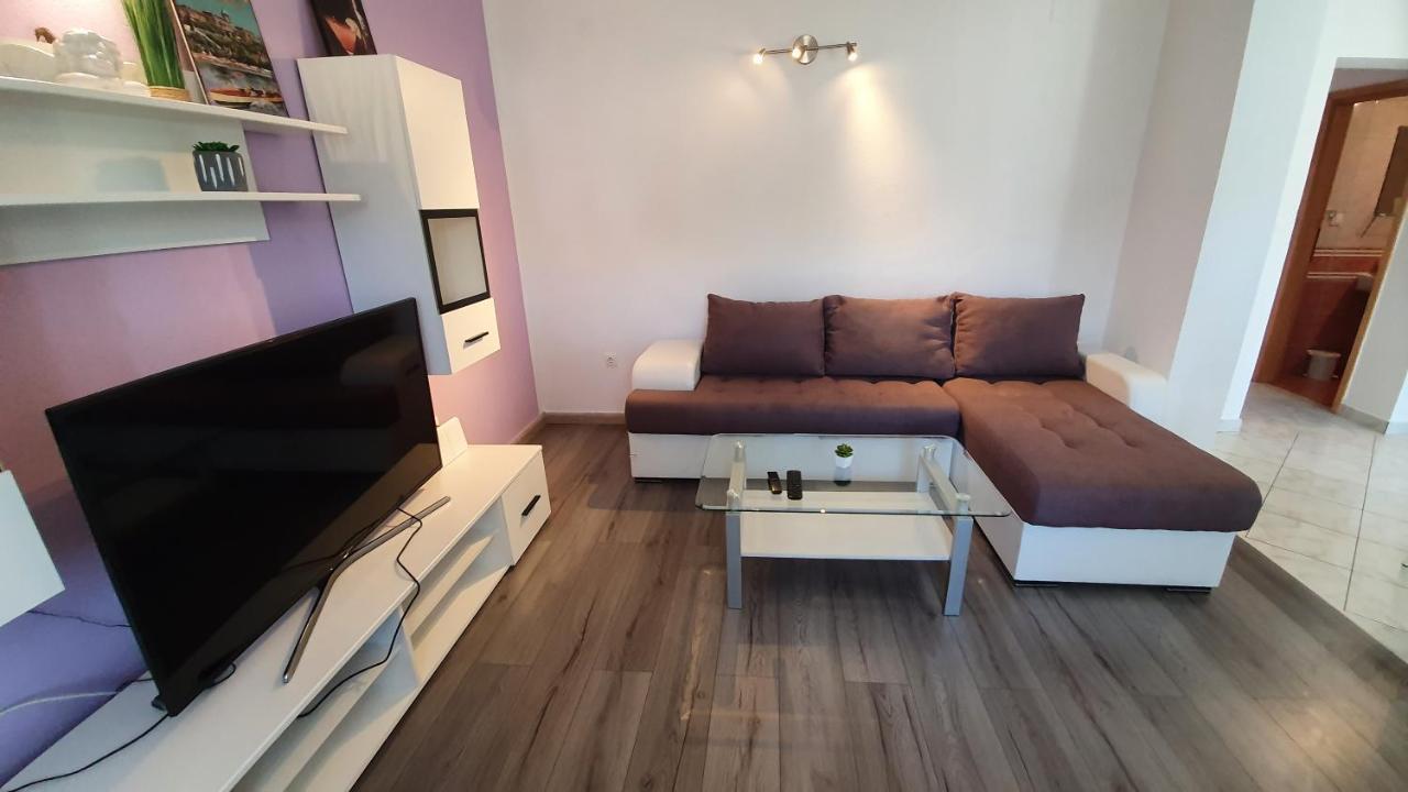 Apartments Miki Паг Екстериор снимка
