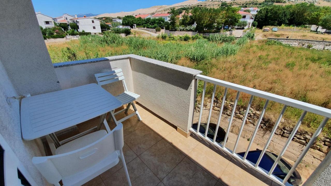 Apartments Miki Паг Екстериор снимка