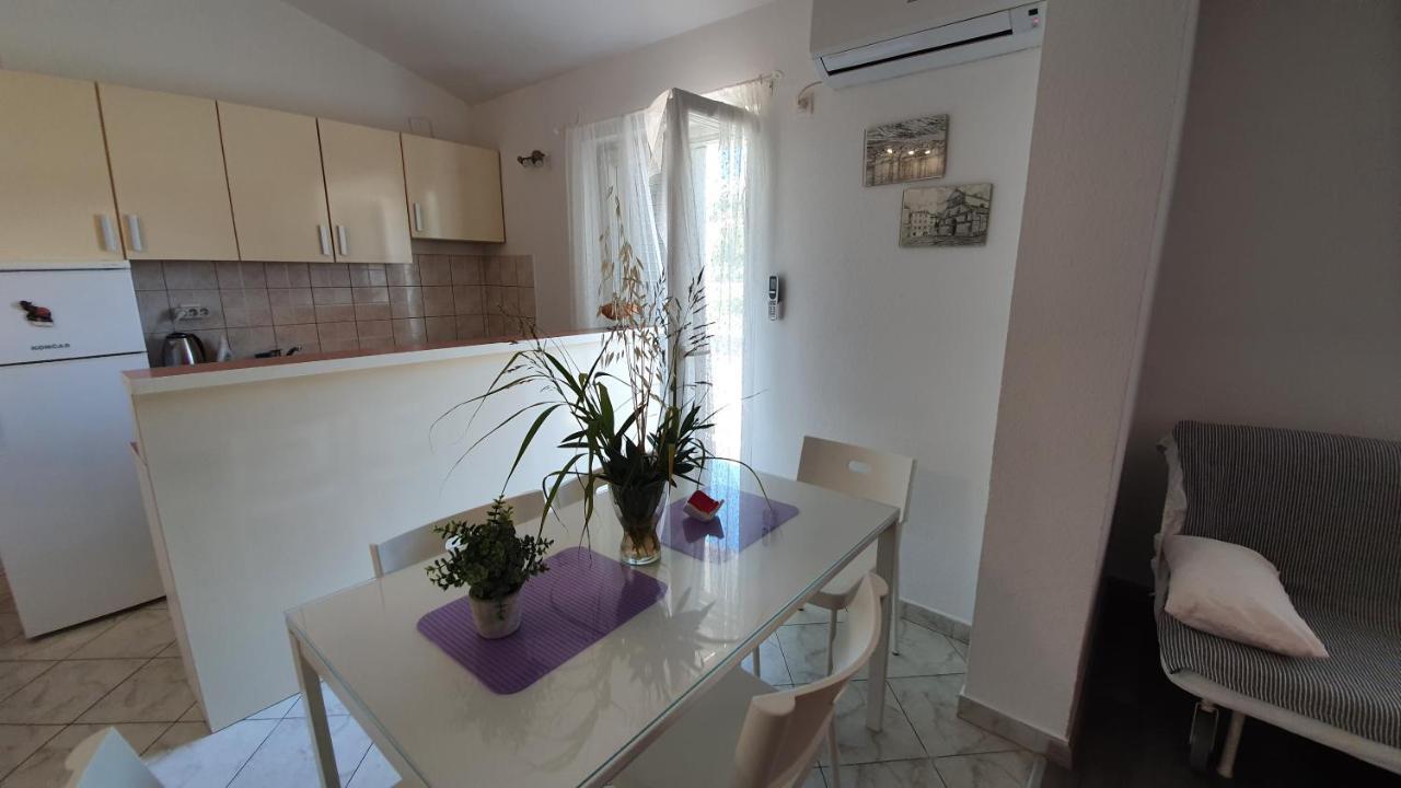 Apartments Miki Паг Екстериор снимка