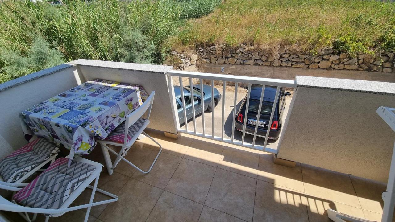 Apartments Miki Паг Екстериор снимка