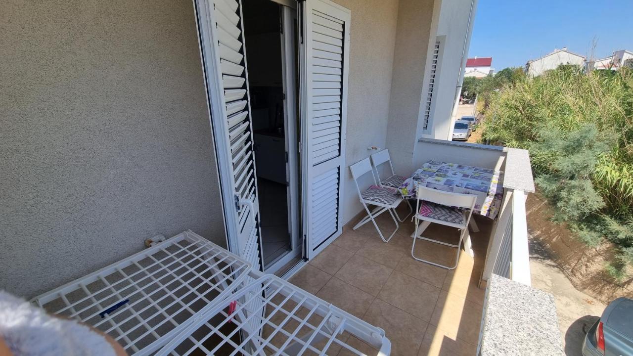 Apartments Miki Паг Екстериор снимка