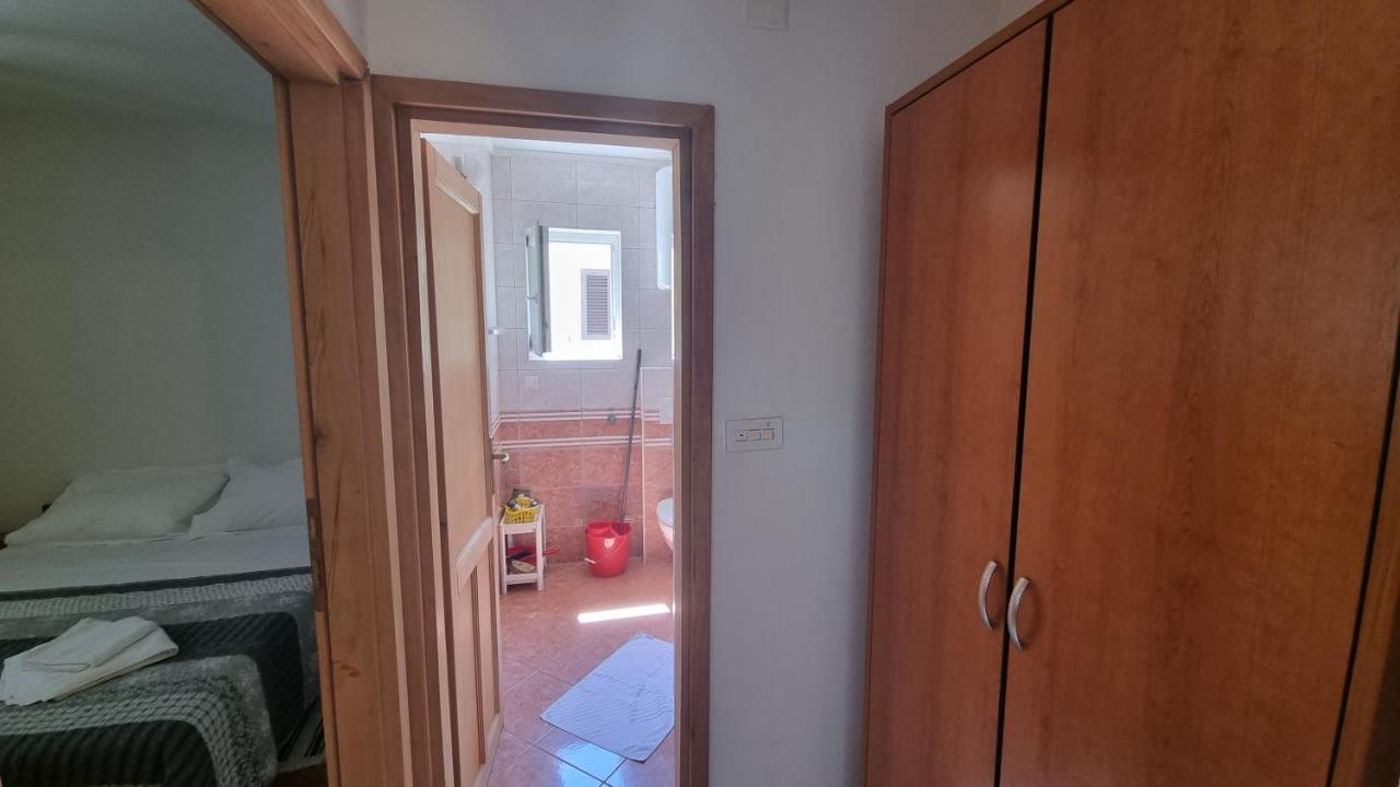 Apartments Miki Паг Екстериор снимка