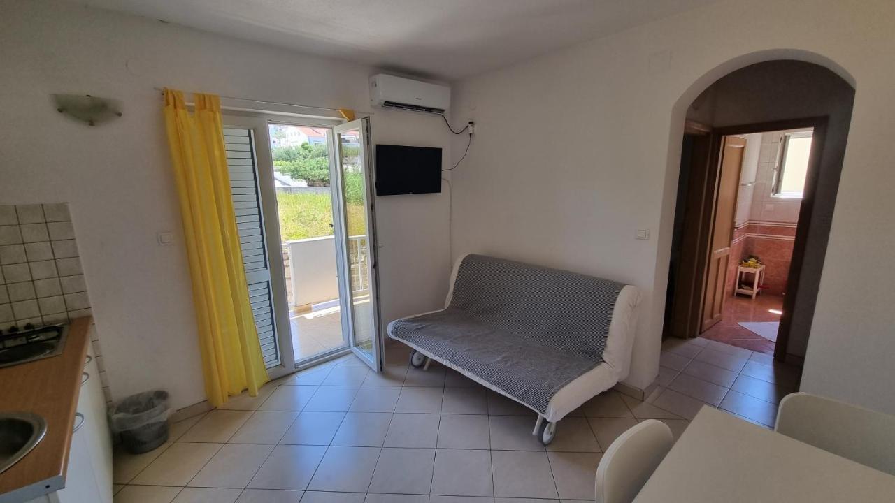 Apartments Miki Паг Екстериор снимка