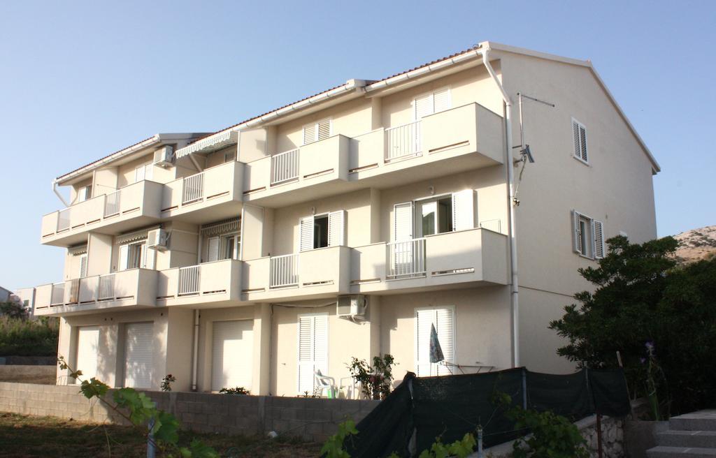 Apartments Miki Паг Екстериор снимка