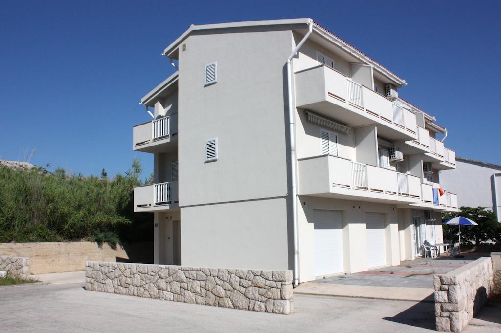 Apartments Miki Паг Екстериор снимка